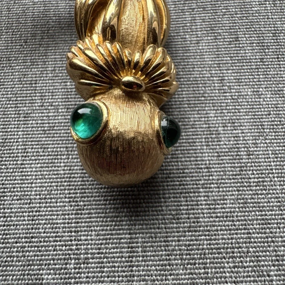 Vintage Monet Sea Lion Figural Brooch Gold‎ Tone Green rhinestone Cabochon Eyes